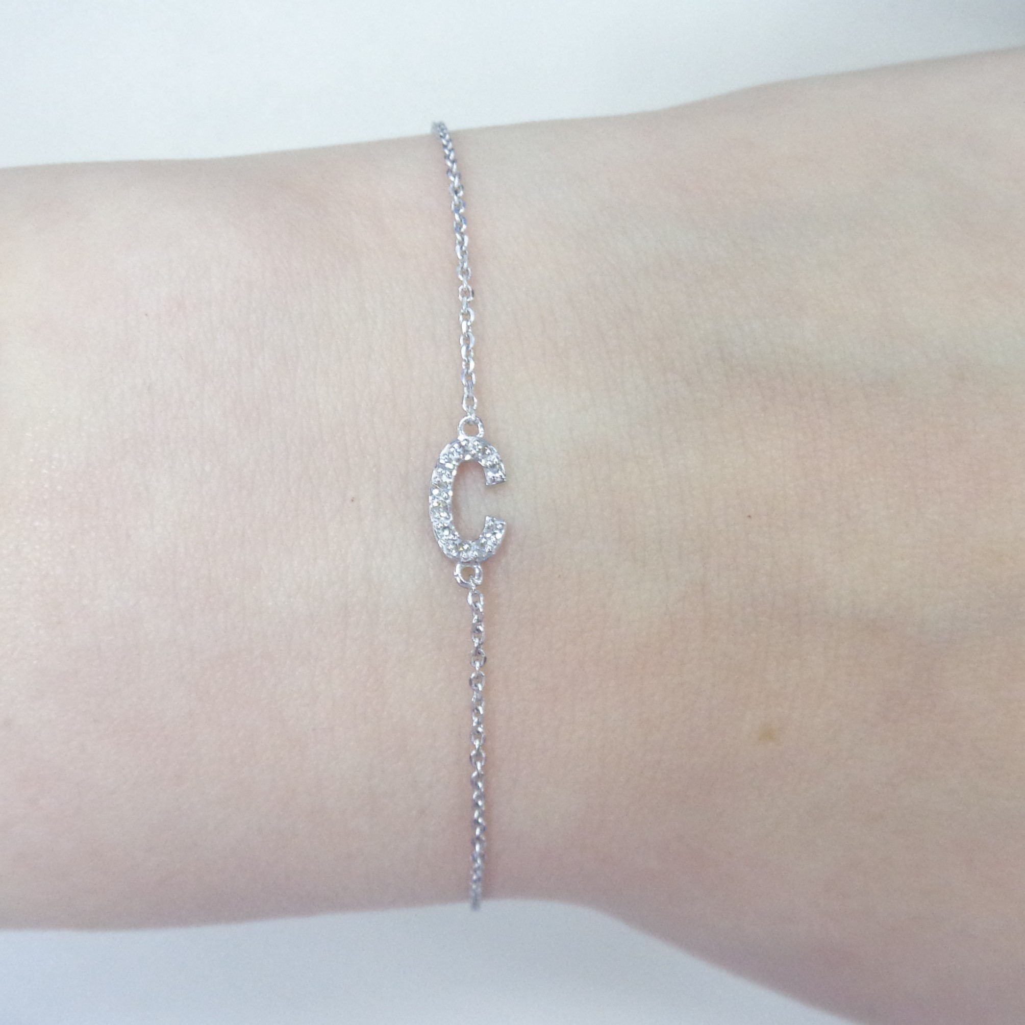 Браслет из белого золота с бриллиантами "С"